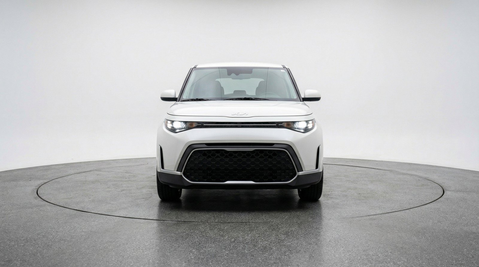 Used 2025 Kia Soul LX w/ LX Technology Package FWD image 2
