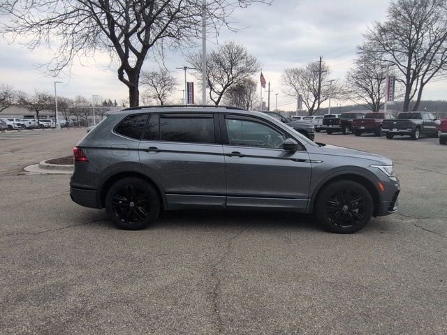 Used 2022 Volkswagen Tiguan SE R-Line AWD/4WD image 2