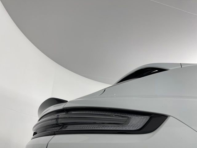 New 2026 Porsche Cayenne GTS image 13