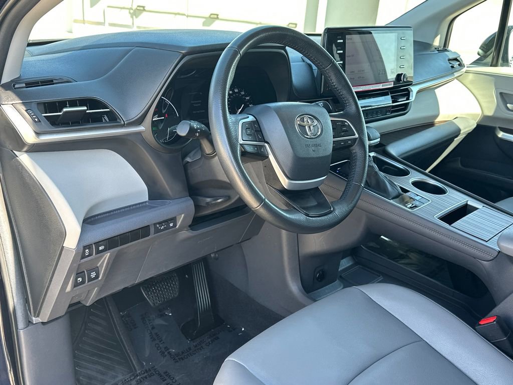 Used 2024 Toyota Sienna XLE image 19
