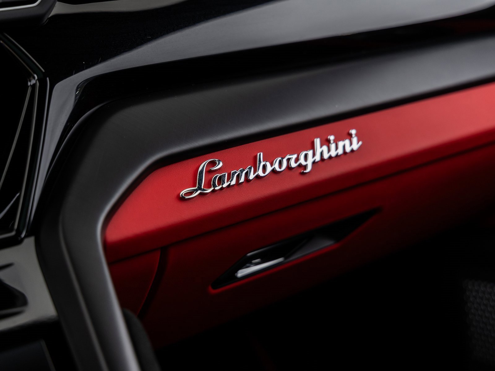 Used 2024 Lamborghini Urus S image 32