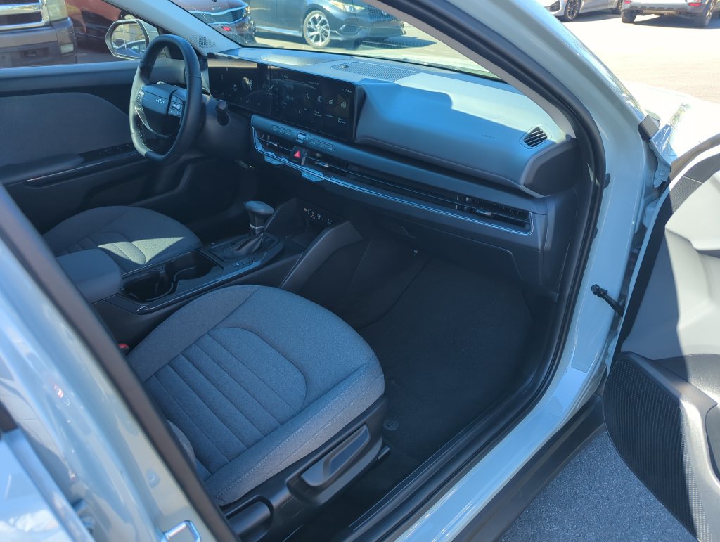Used 2025 Kia K4 EX FWD image 34