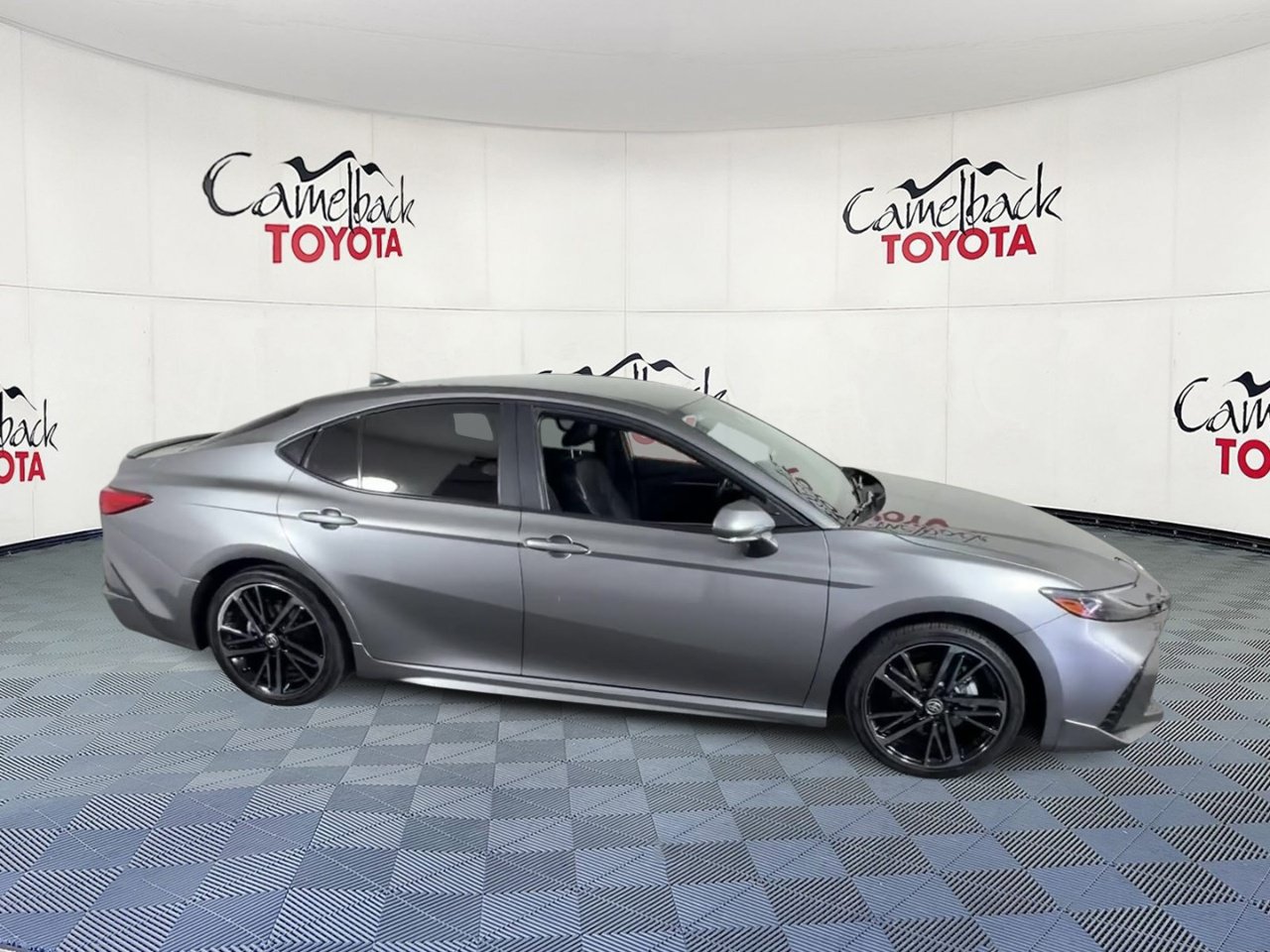Used 2025 Toyota Camry XSE FWD image 4