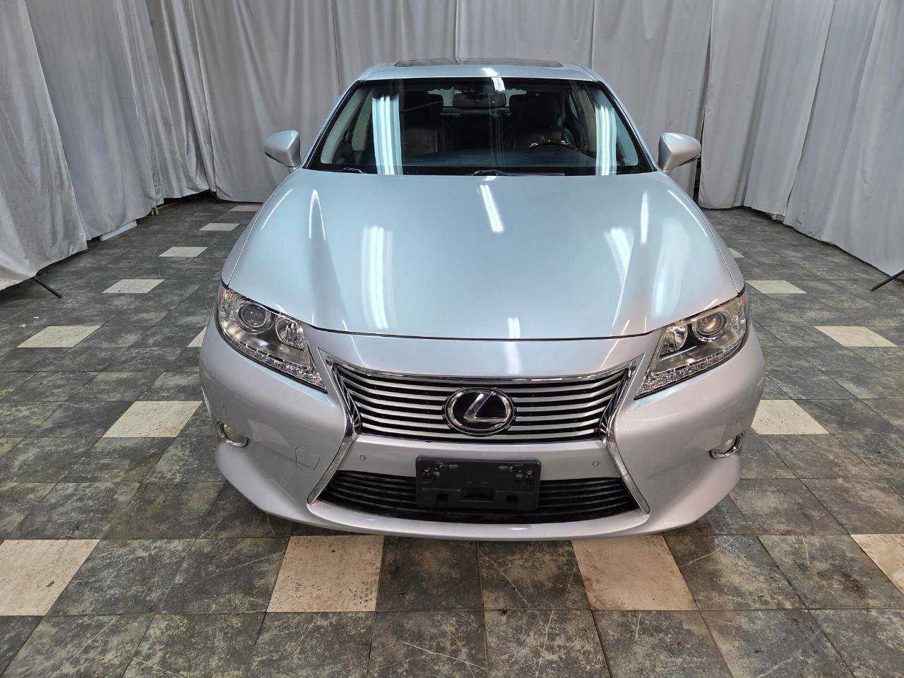 Used 2013 Lexus ES 350 Sedan w/ Luxury Pkg image 3