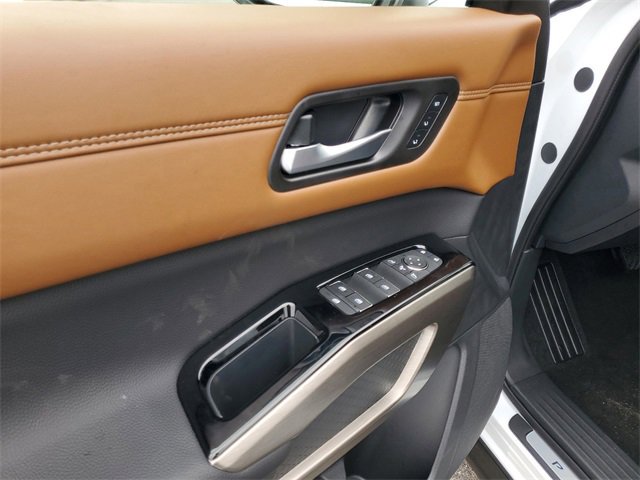 New 2025 Nissan Pathfinder Platinum image 7