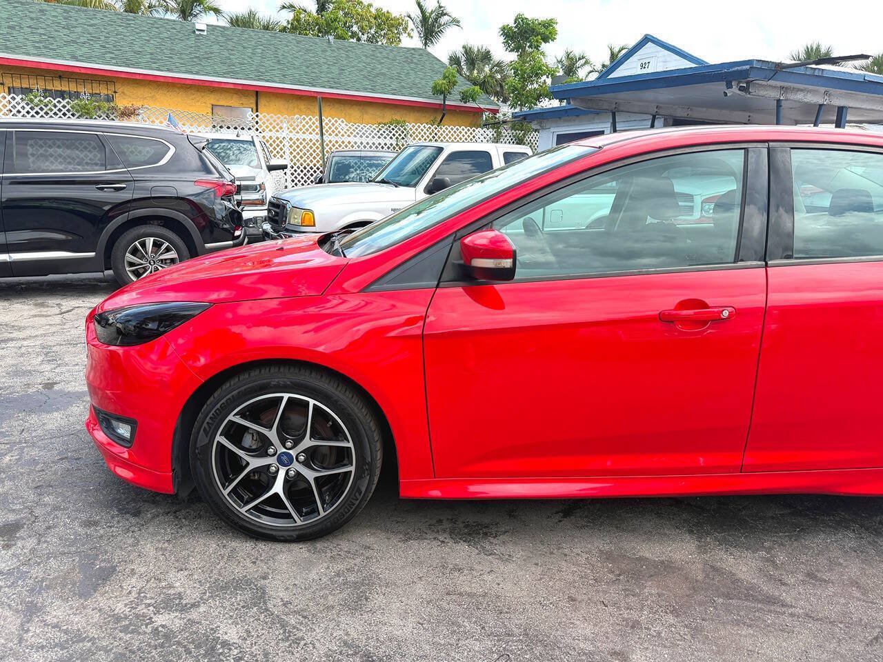 Used 2015 Ford Focus SE w/ SE Ecoboost Package FWD image 12