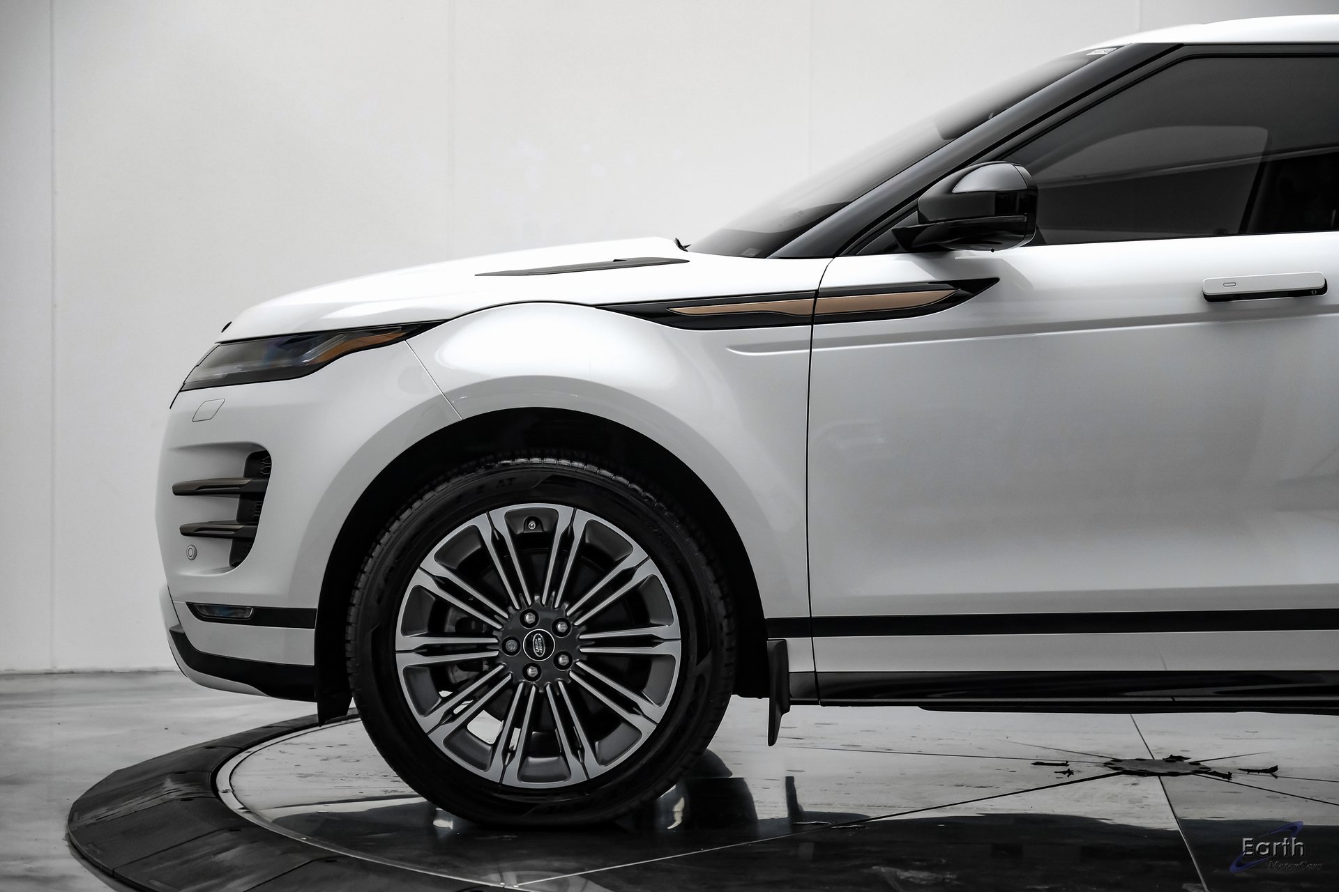 Used 2024 Land Rover Range Rover Evoque Dynamic SE image 6