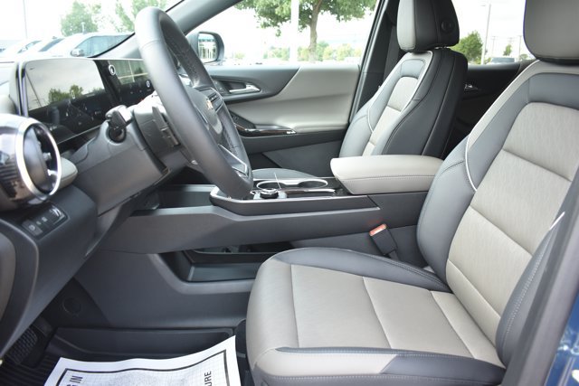 New 2027 Chevrolet Equinox LT w/ Convenience Package II FWD image 14