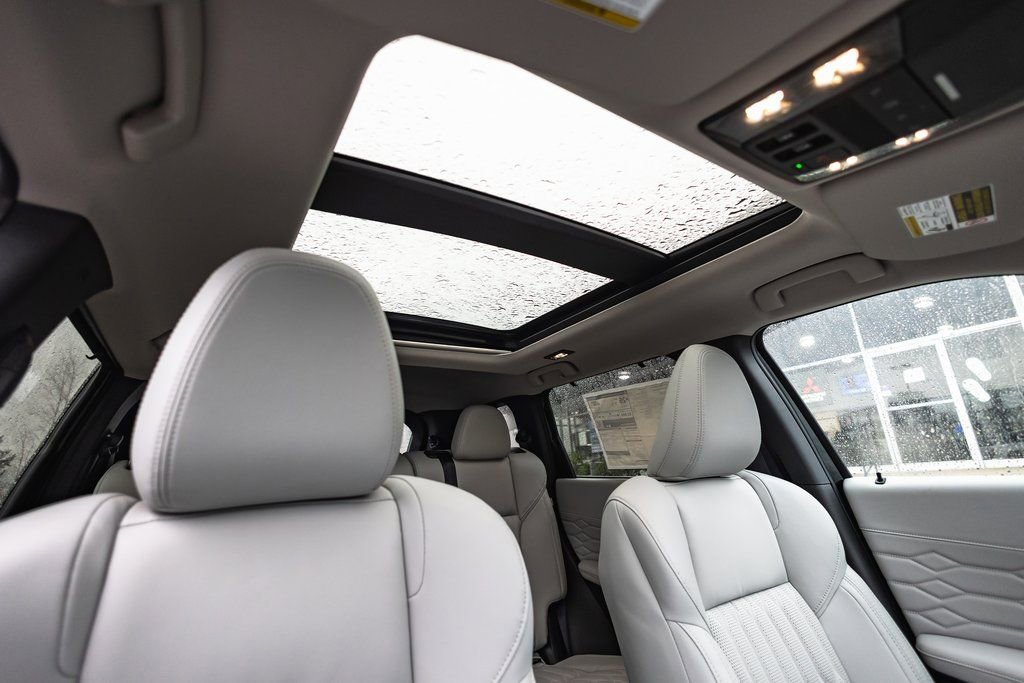 New 2025 Mitsubishi Outlander AWD image 32
