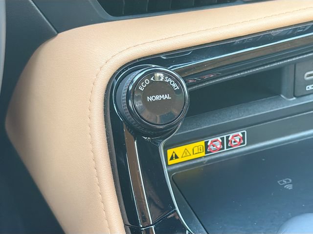 Used 2025 Lexus NX 250 FWD w/ Towing Package (2000 Lbs) image 28