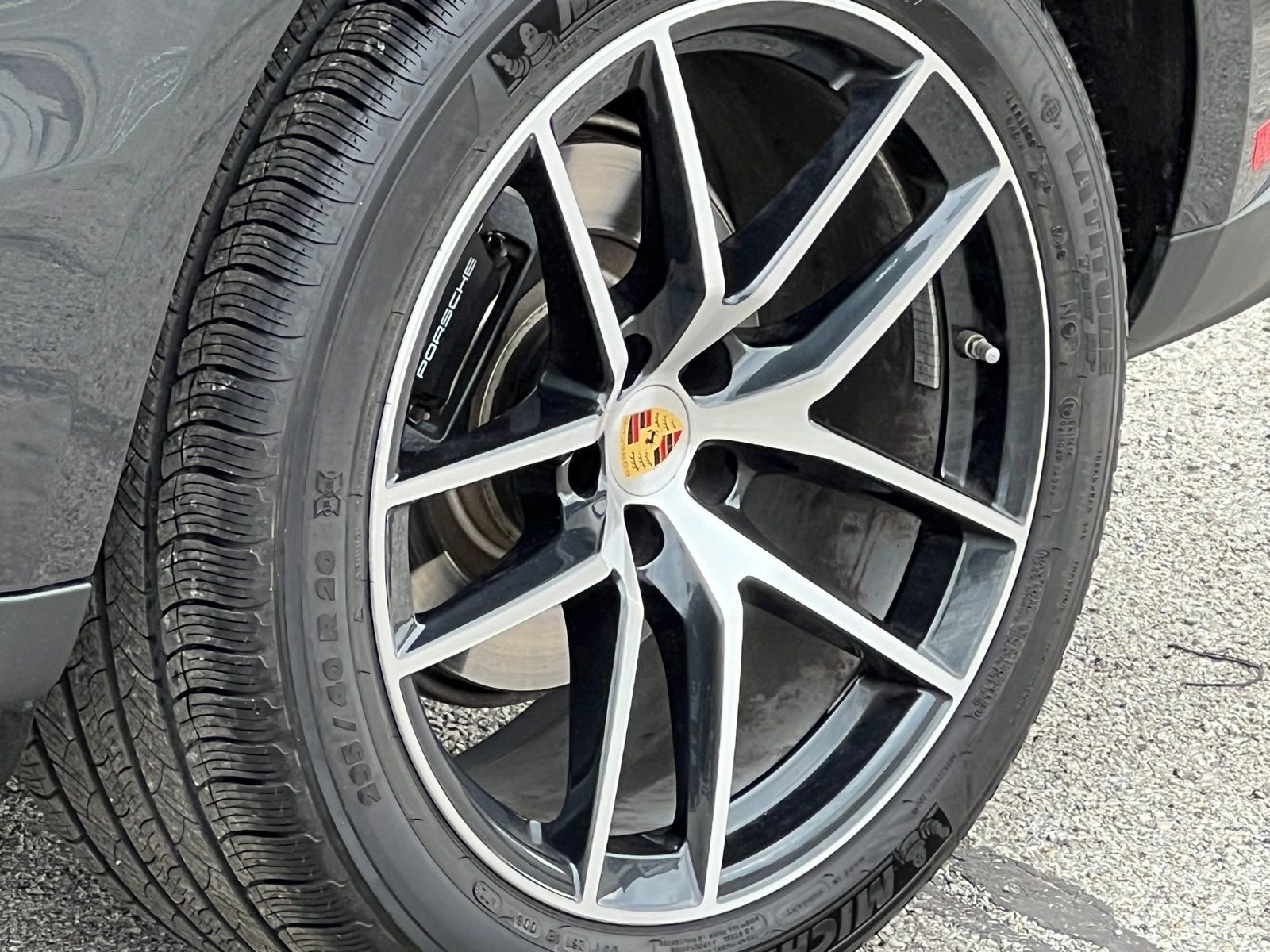 Certified 2025 Porsche Macan image 12