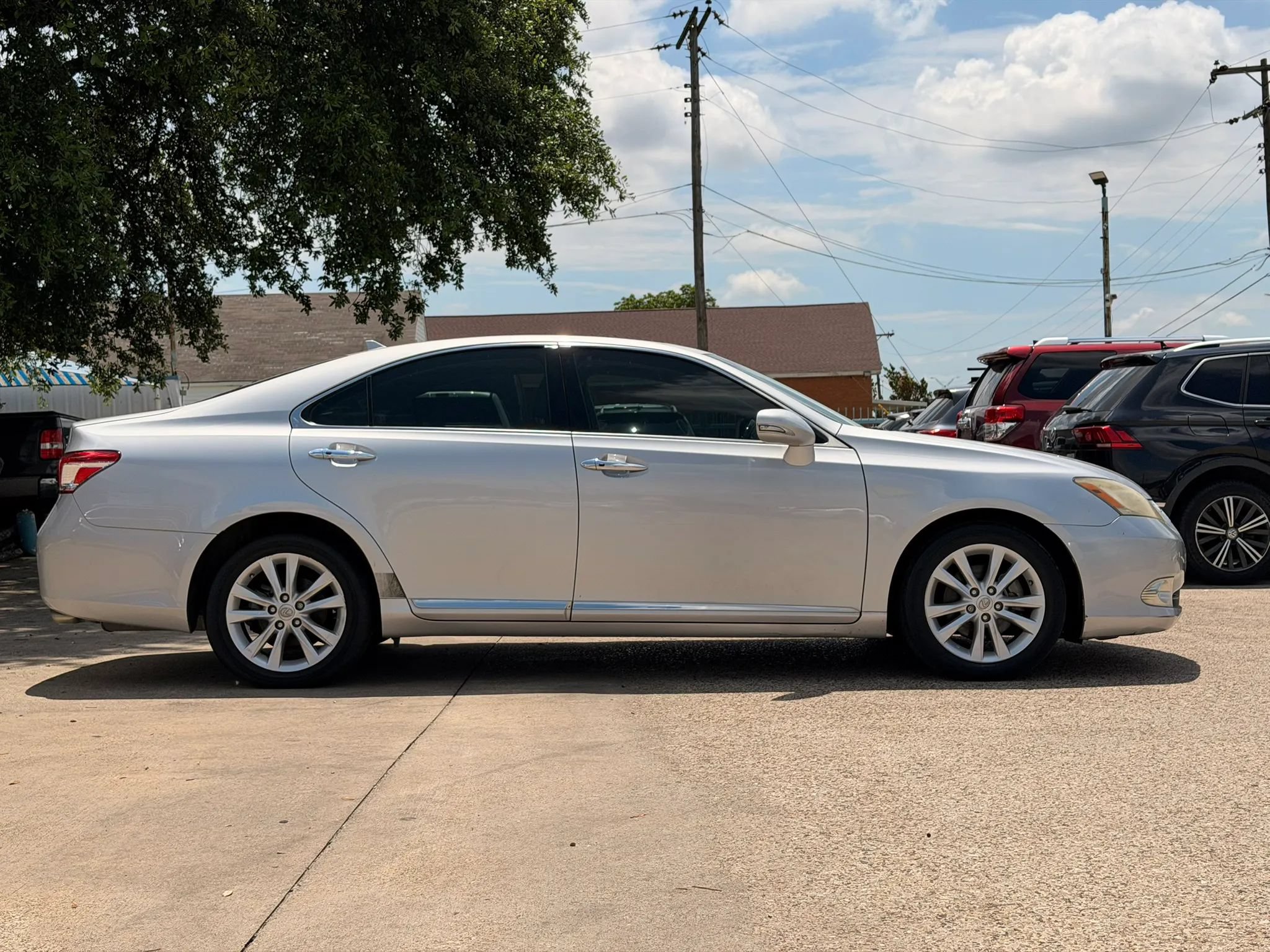 Used 2011 Lexus ES 350 FWD image 2