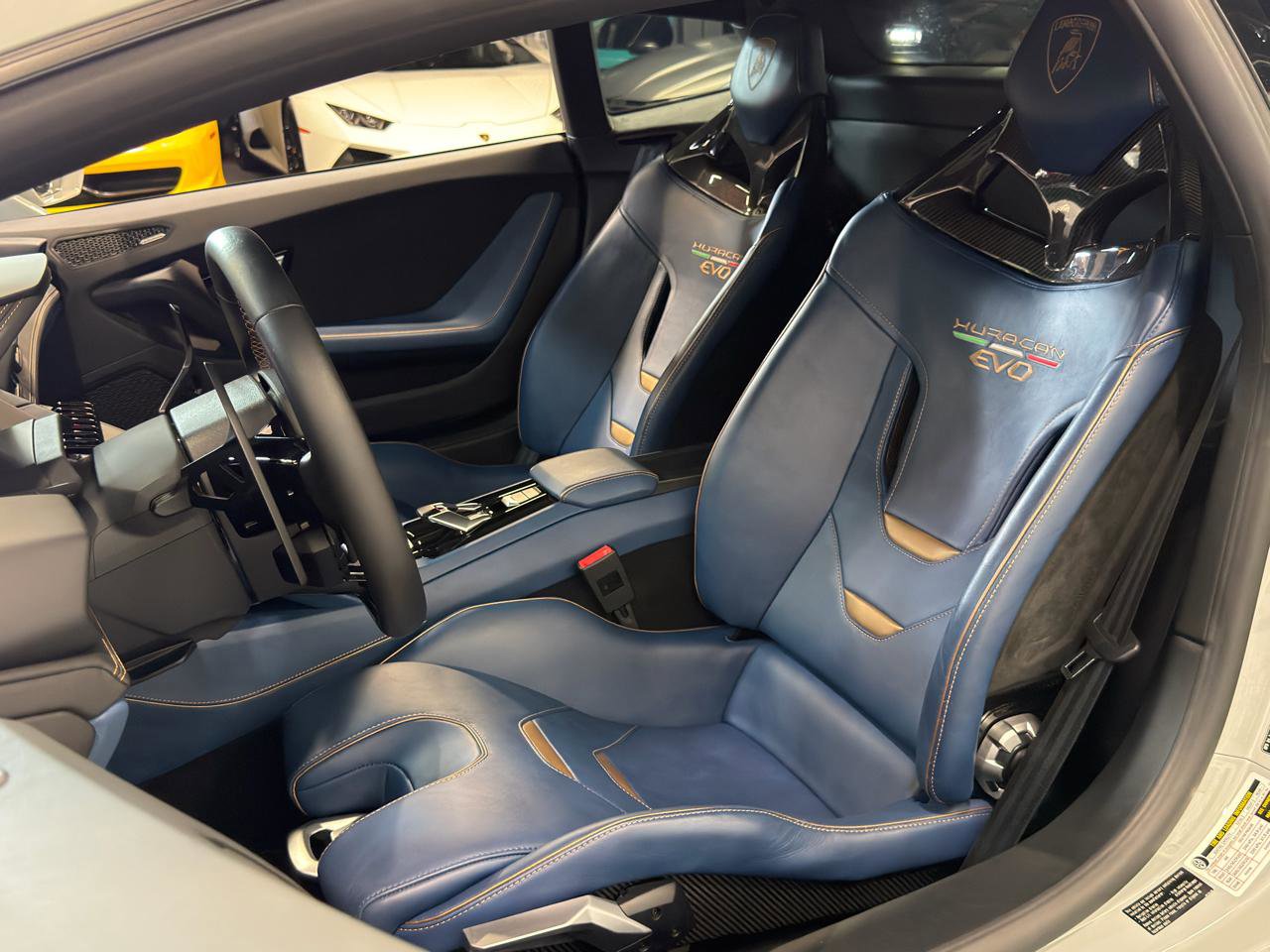 Used 2021 Lamborghini Huracan EVO image 19