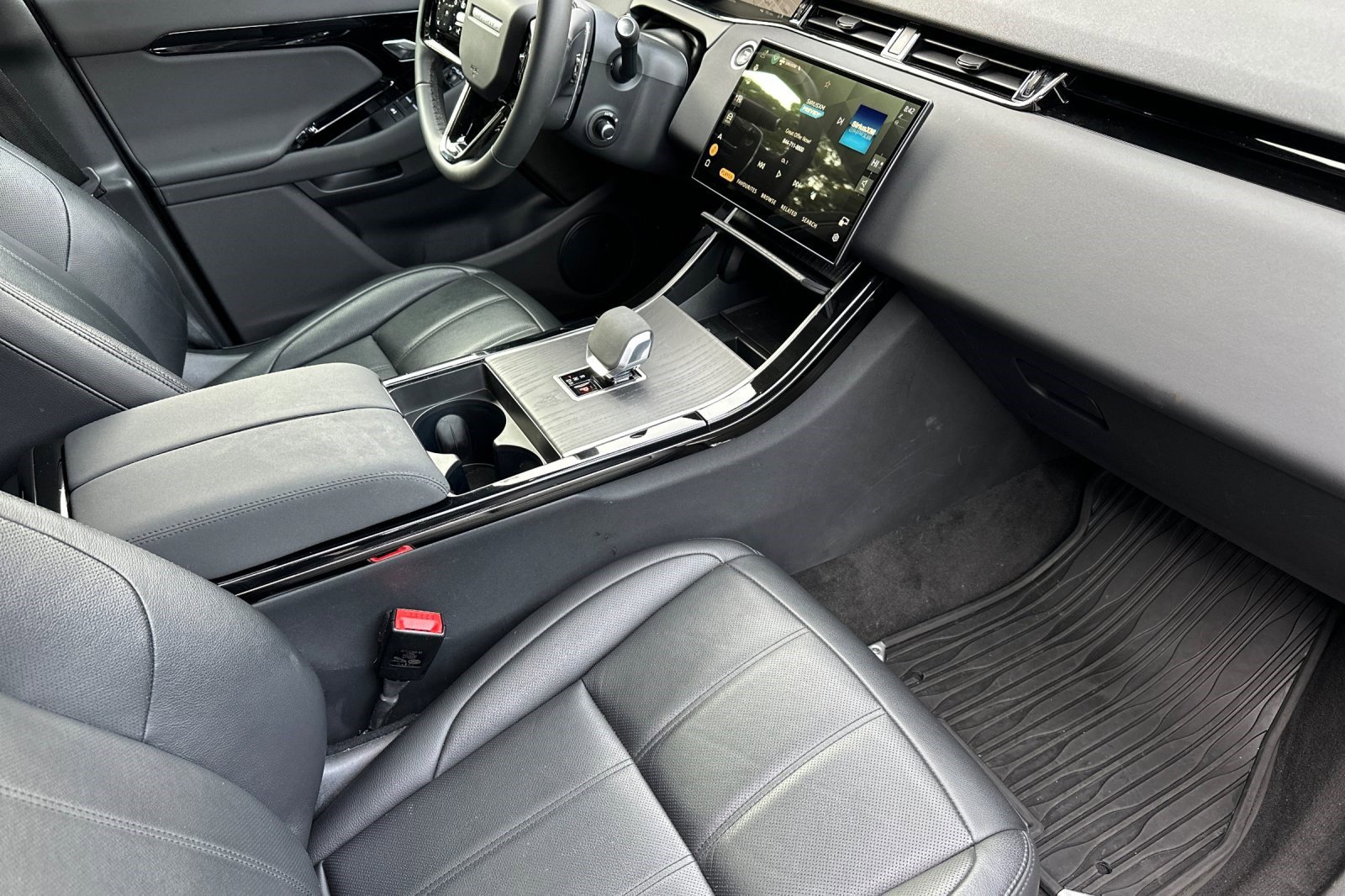 Used 2024 Land Rover Range Rover Evoque Dynamic SE image 32