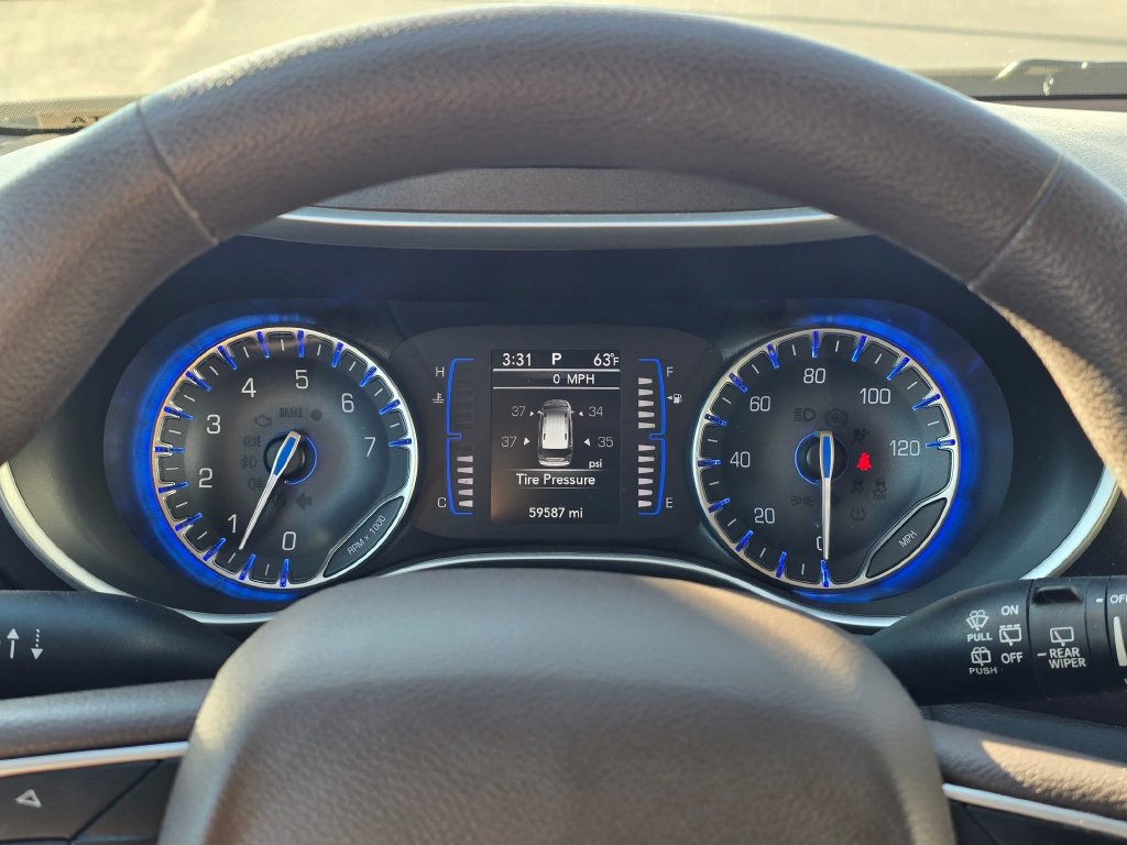 Used 2020 Chrysler Pacifica Touring w/ Tire & Wheel Group FWD image 19
