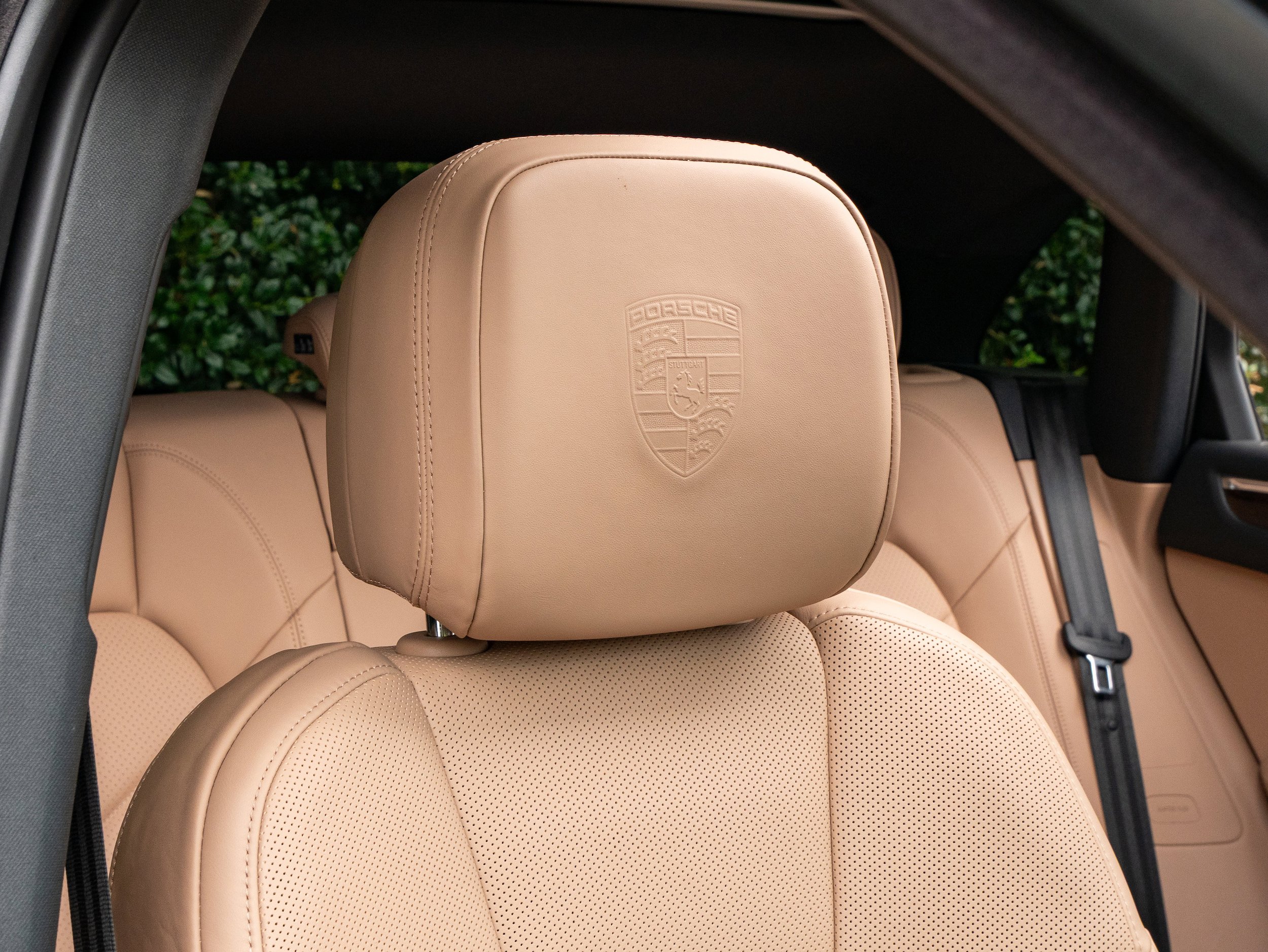 Certified 2024 Porsche Macan AWD/4WD image 34