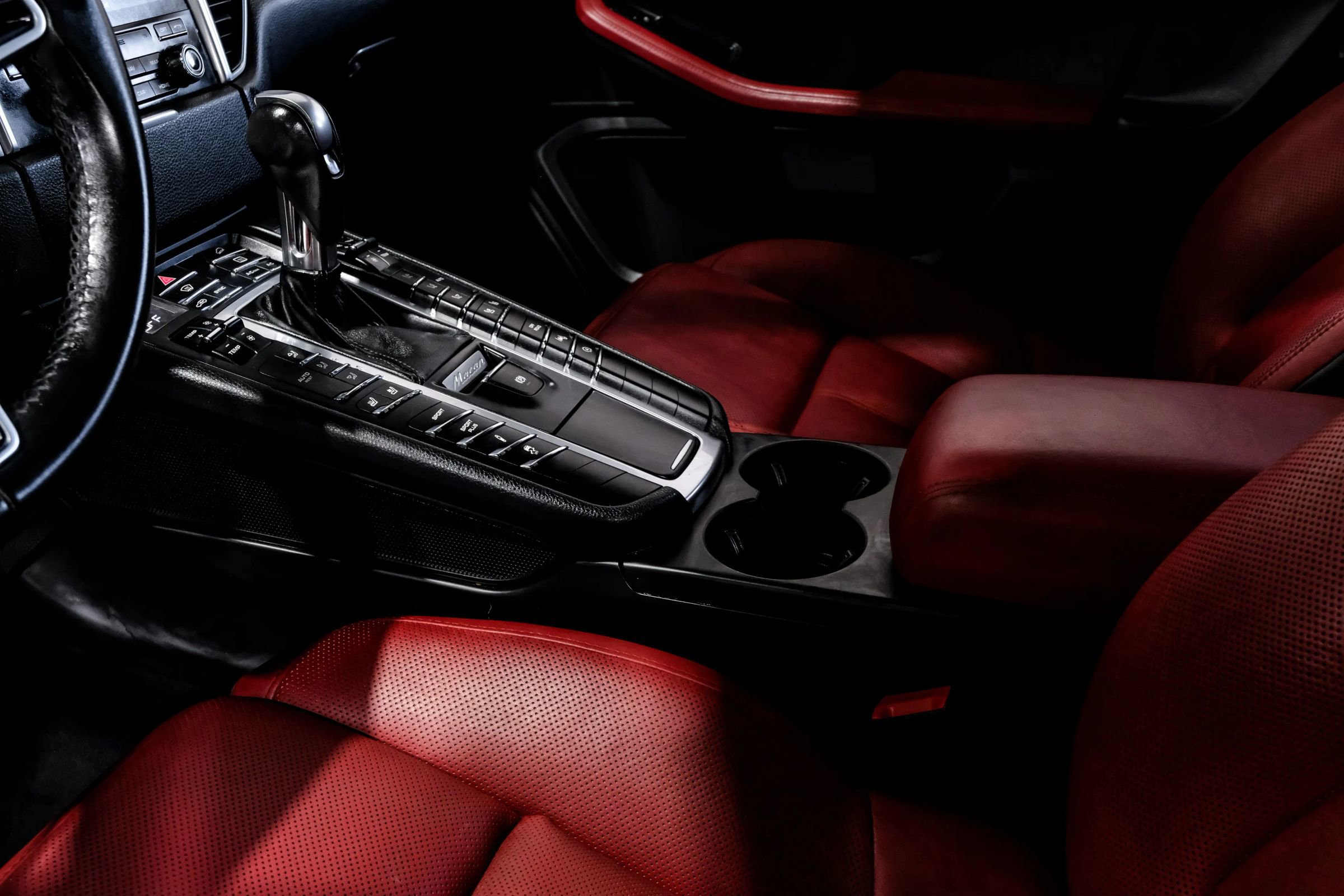 Used 2017 Porsche Macan Turbo image 29