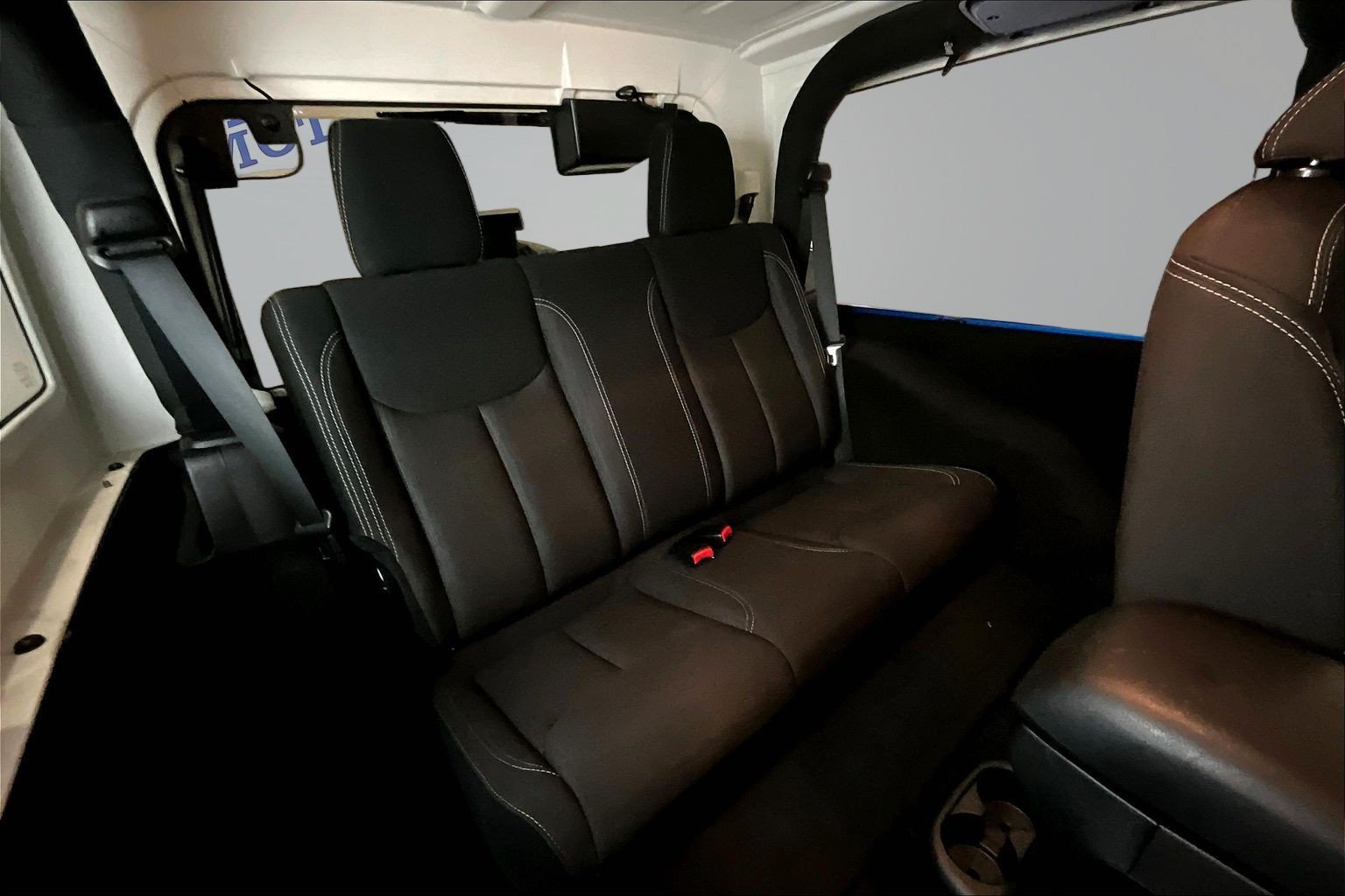 Used 2015 Jeep Wrangler Sahara w/ Connectivity Group AWD/4WD image 24
