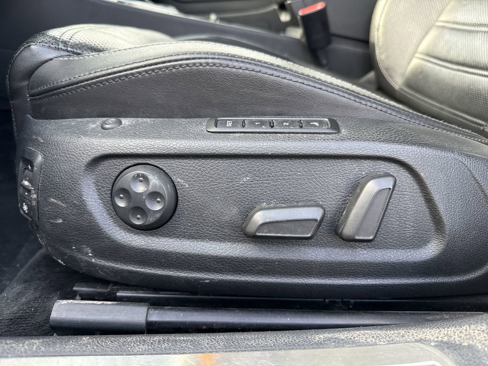 Used 2013 Volkswagen CC Executive image 12