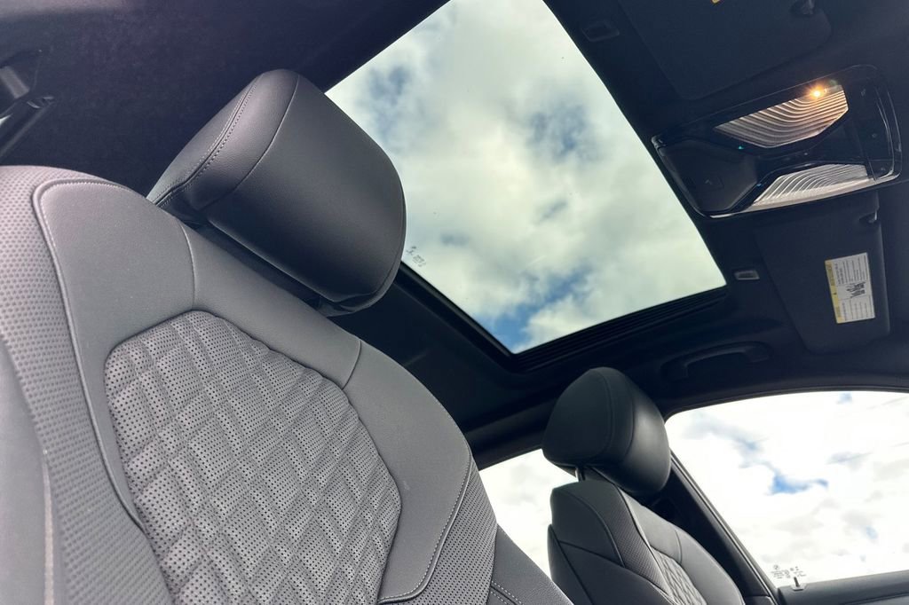 Used 2023 BMW 530e w/ M Sport Package image 17