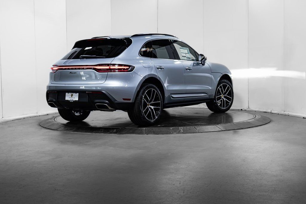 Certified 2025 Porsche Macan image 7