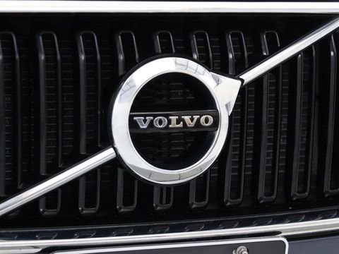 Used 2018 Volvo XC60 T6 Momentum w/ Vision Package image 9