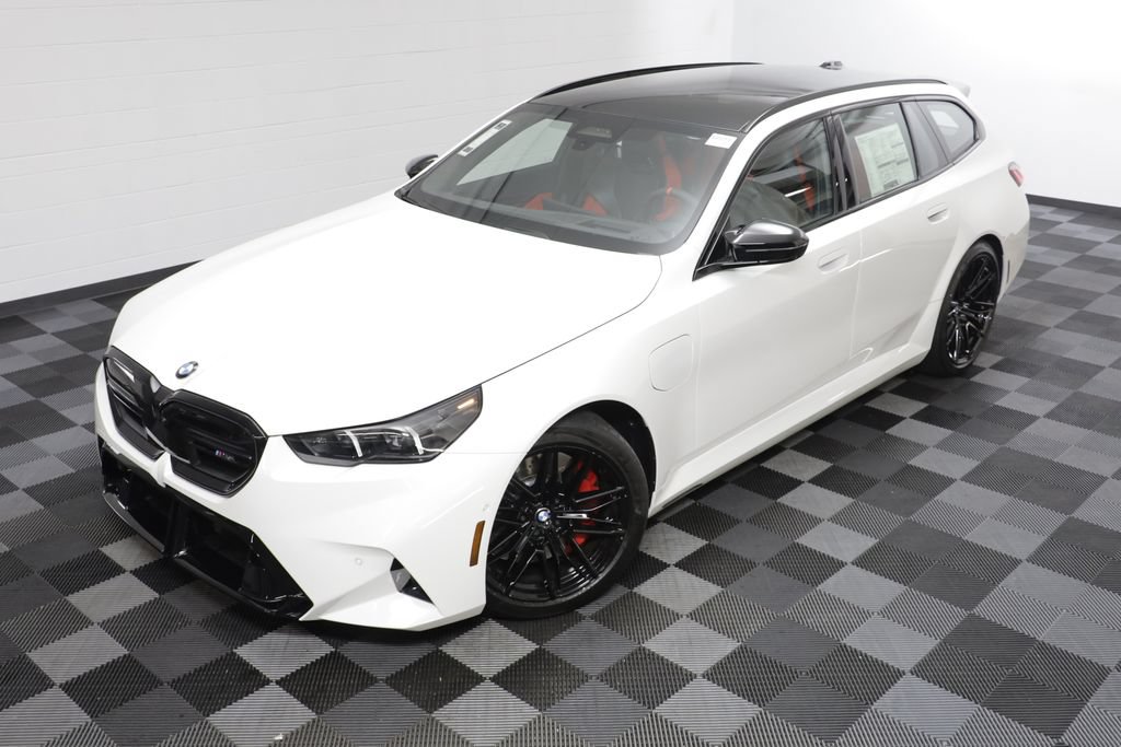 Used 2027 BMW M5 Touring AWD/4WD image 2