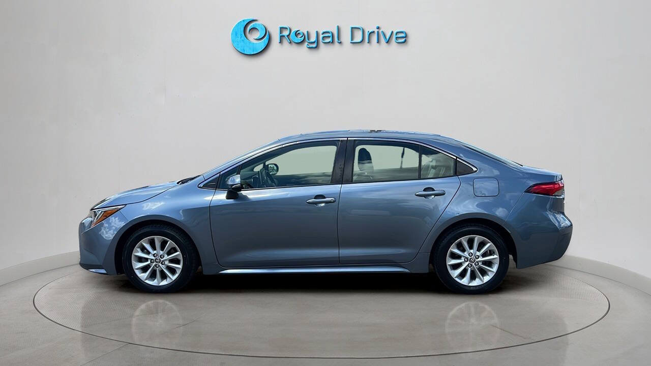 Used 2020 Toyota Corolla XLE FWD image 3