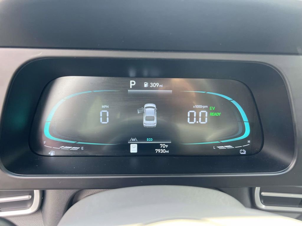 Certified 2025 Hyundai Elantra Hybrid FWD image 25
