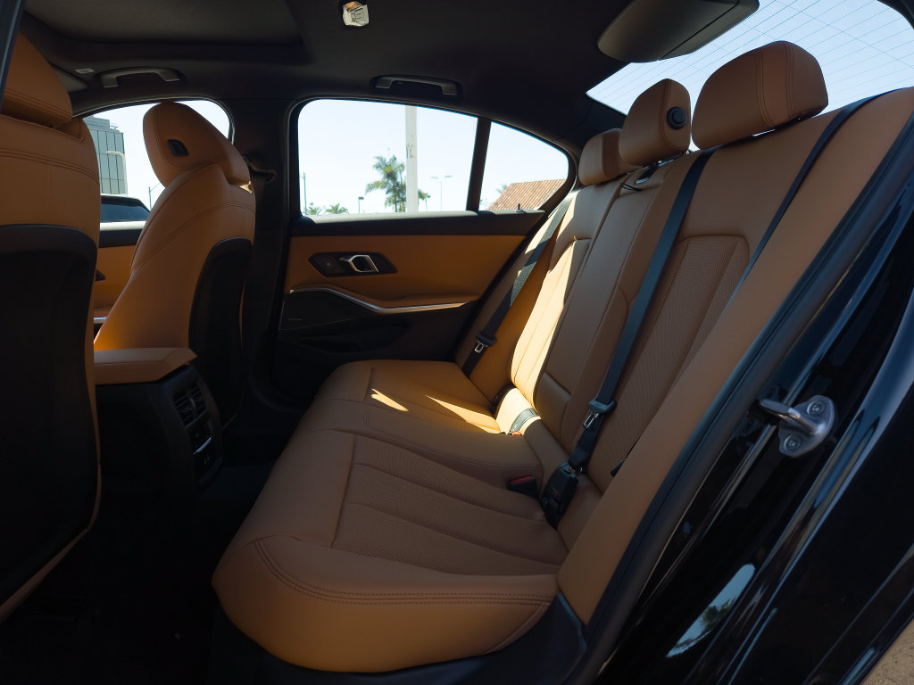 New 2026 BMW 330i Sedan w/ Premium Package RWD image 10