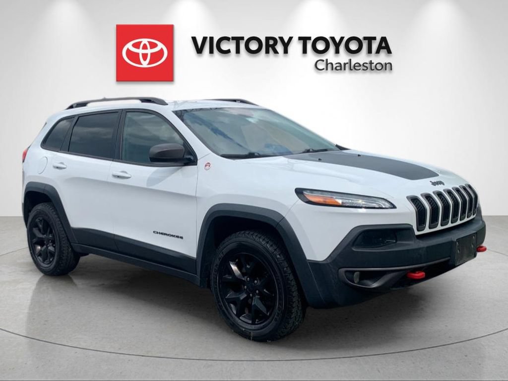 Used 2015 Jeep Cherokee Trailhawk w/ Leather Interior Group AWD/4WD image 5
