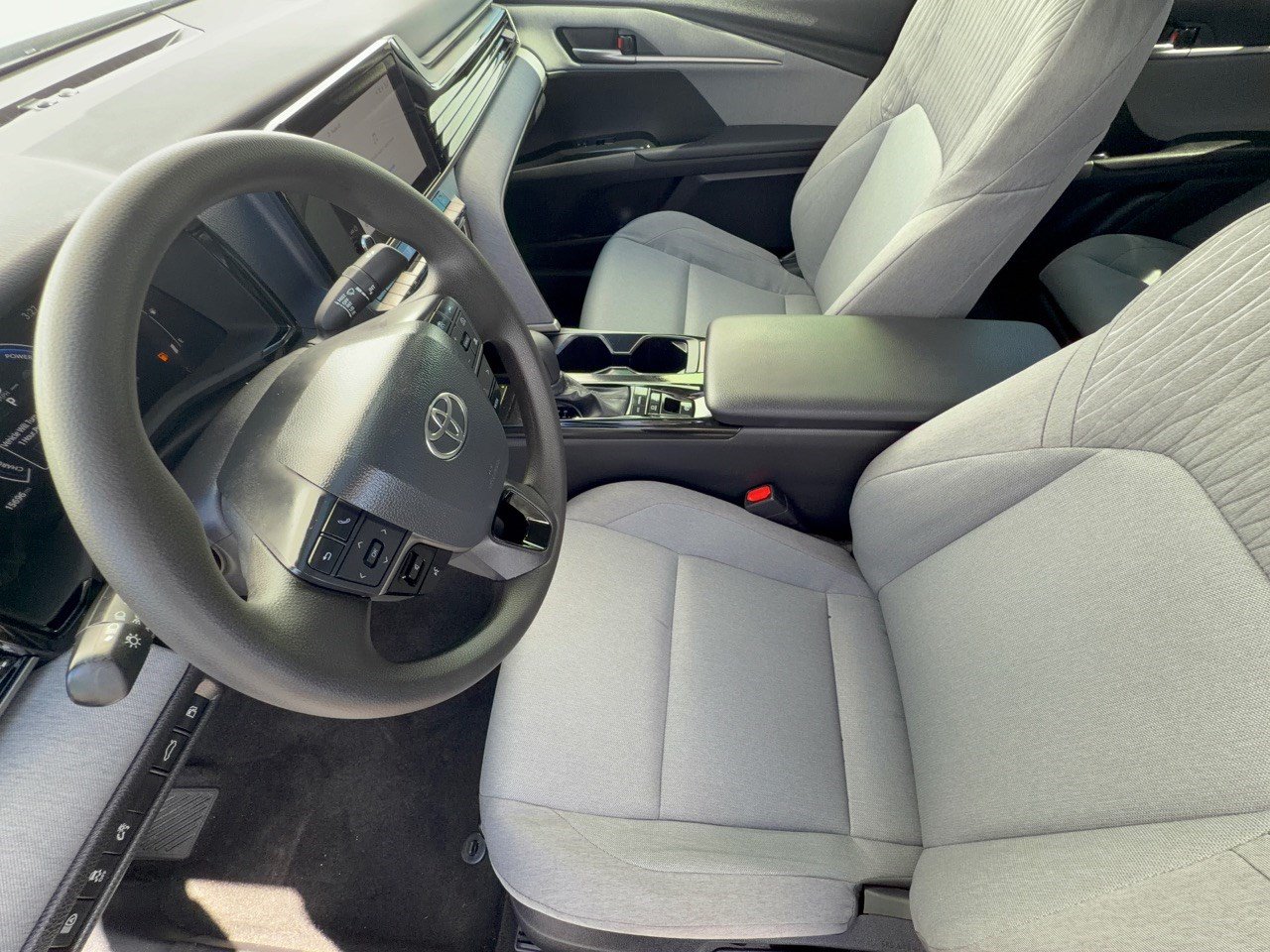 Used 2026 Toyota Camry LE FWD image 5