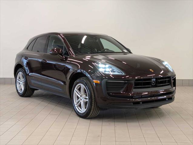 Used 2025 Porsche Macan AWD/4WD image 9