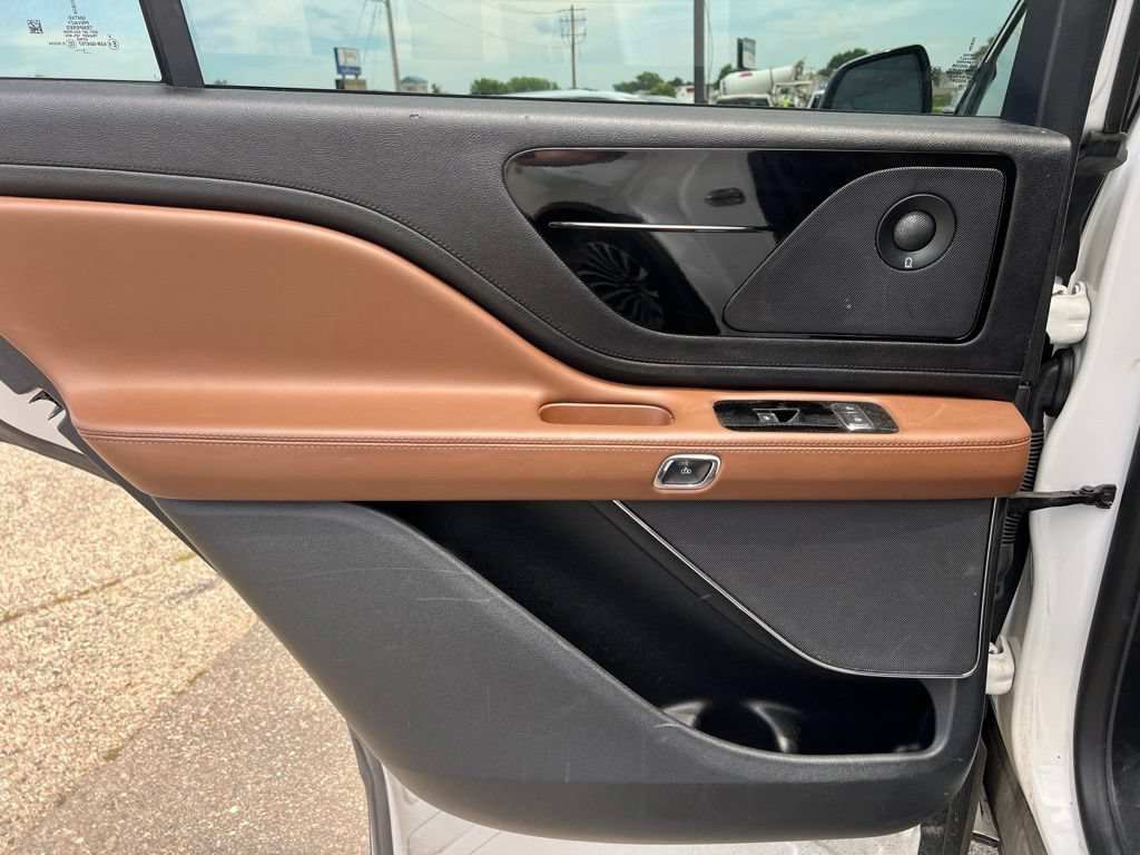 Used 2021 Lincoln Aviator Reserve w/ Elements Package Plus AWD/4WD image 35