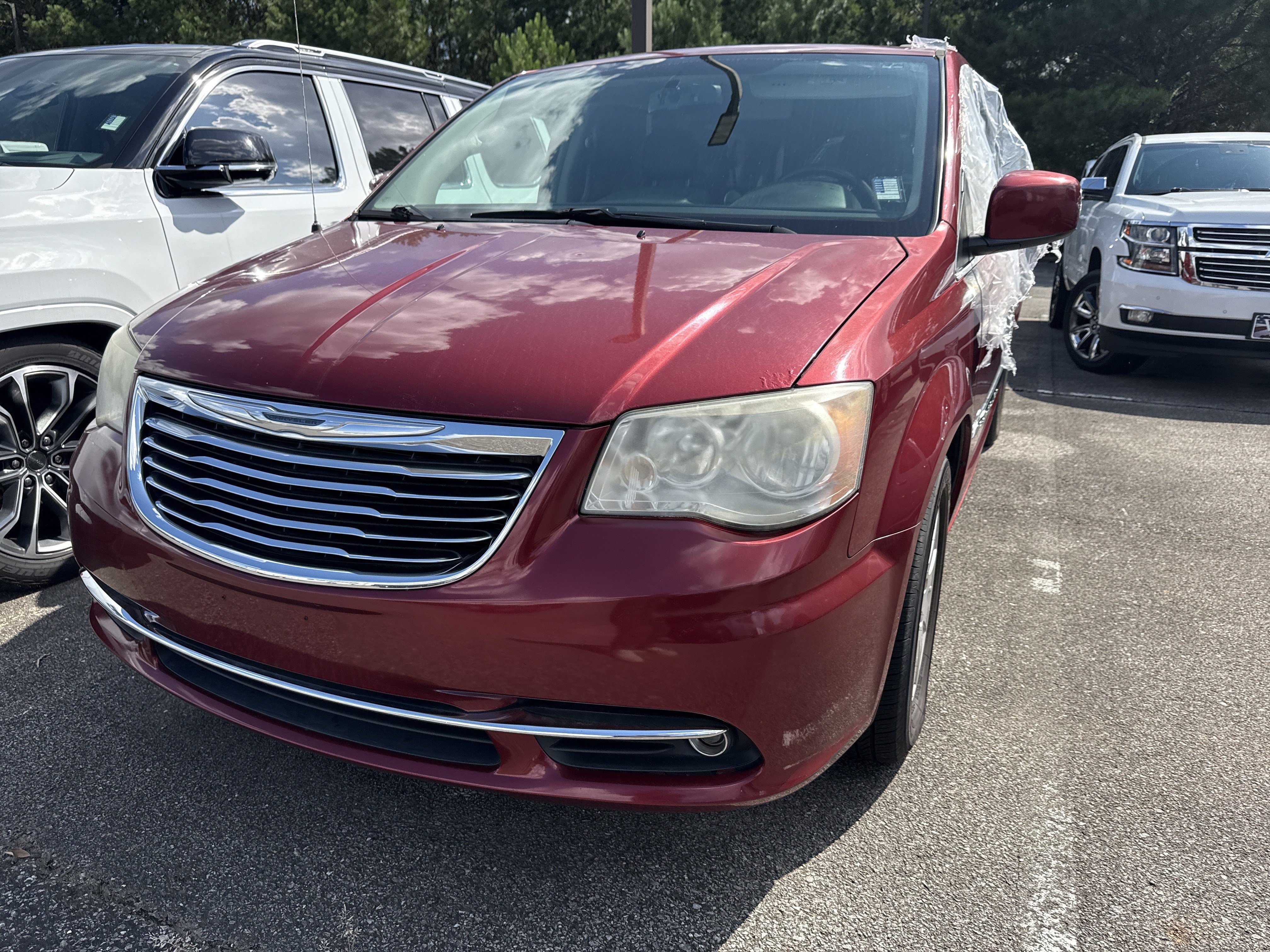 Used 2014 Chrysler Town & Country Touring FWD image 4