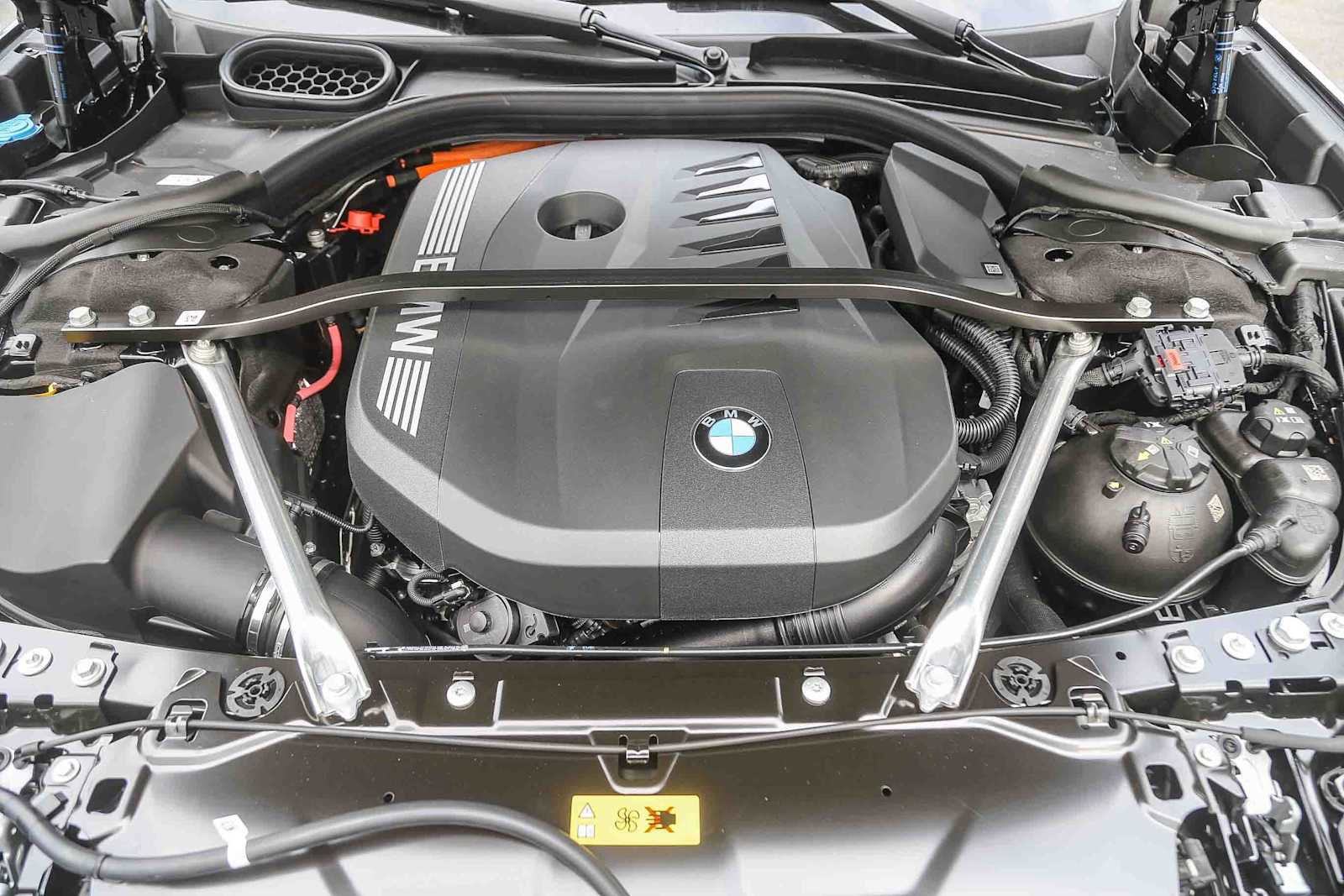 Used 2025 BMW 750e xDrive image 23