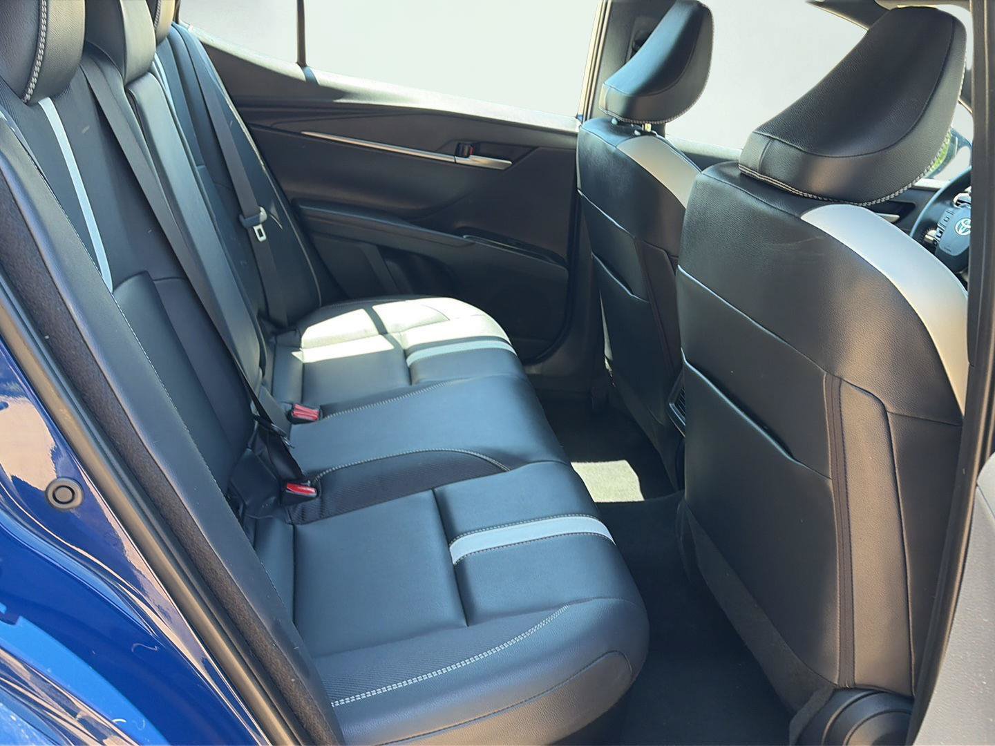 Used 2025 Toyota Camry SE FWD image 3