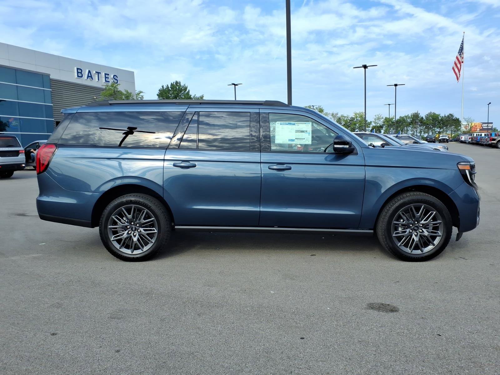 New 2027 Ford Expedition Max Platinum w/ Stealth Appearance Package AWD/4WD image 2