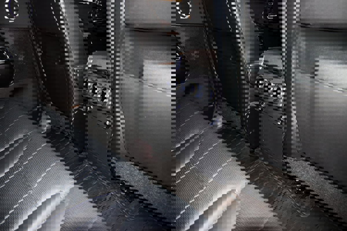 Used 2018 Land Rover Discovery HSE image 64