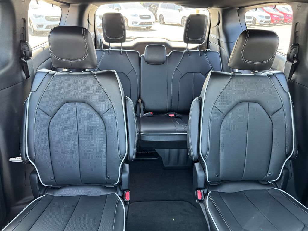 New 2027 Chrysler Pacifica Limited FWD image 13