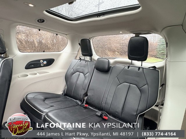 Used 2021 Chrysler Pacifica Limited image 11