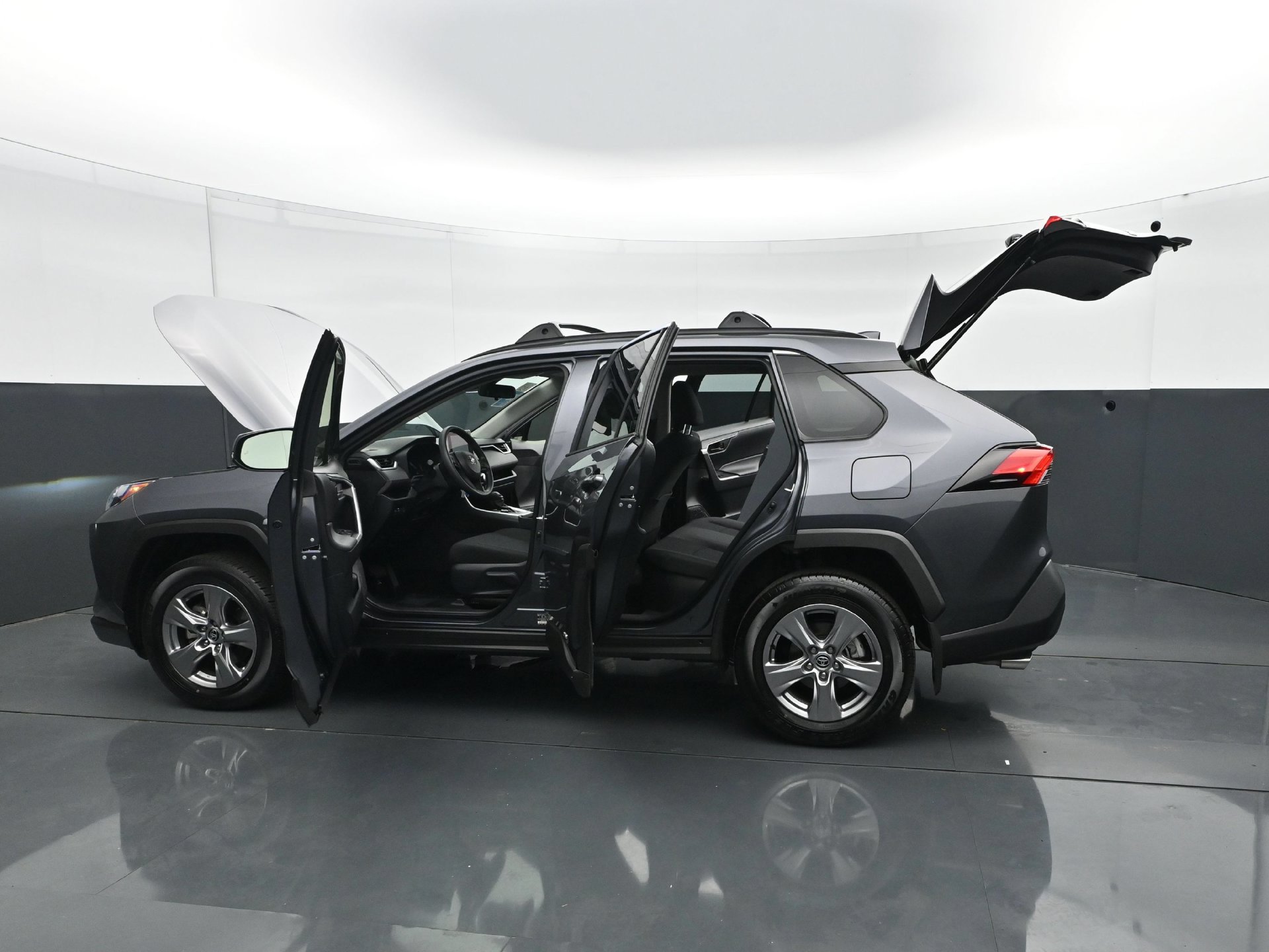 Used 2025 Toyota RAV4 LE AWD/4WD image 30