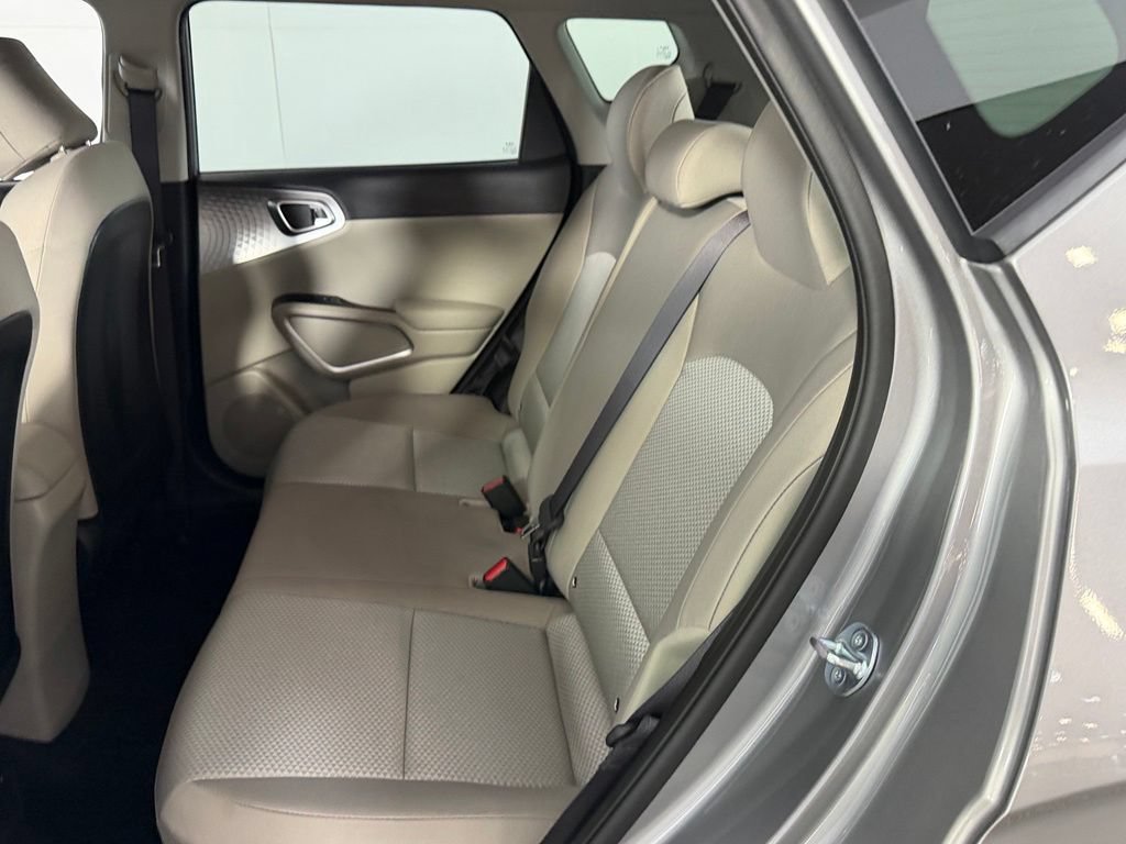 Used 2025 Kia Soul LX w/ LX Technology Package FWD image 19