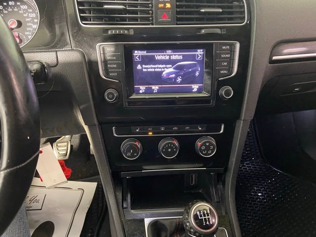 Used 2015 Volkswagen Golf 4-Door image 22