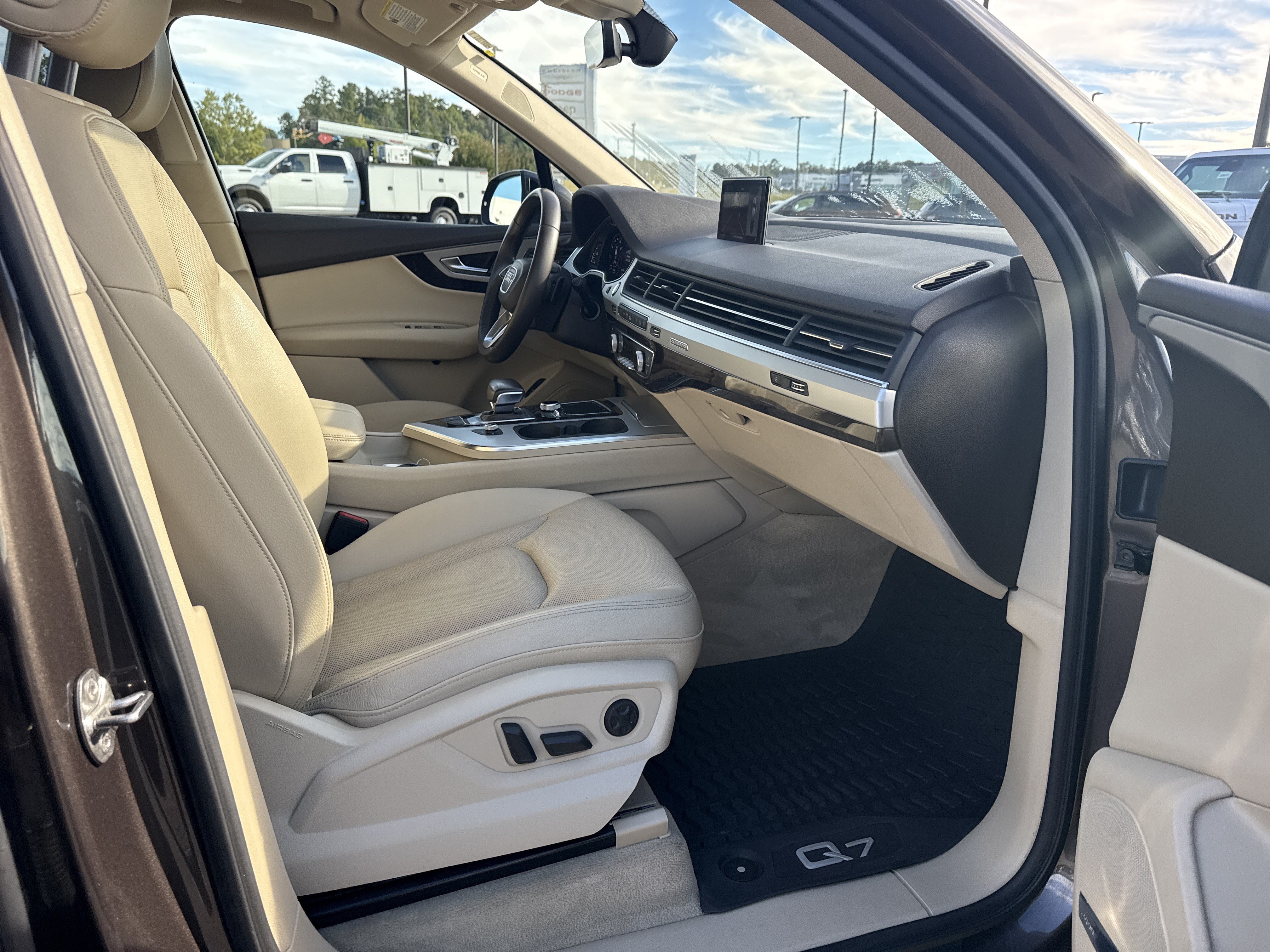 Used 2019 Audi Q7 2.0T Premium Plus w/ Premium Plus Package AWD/4WD image 13