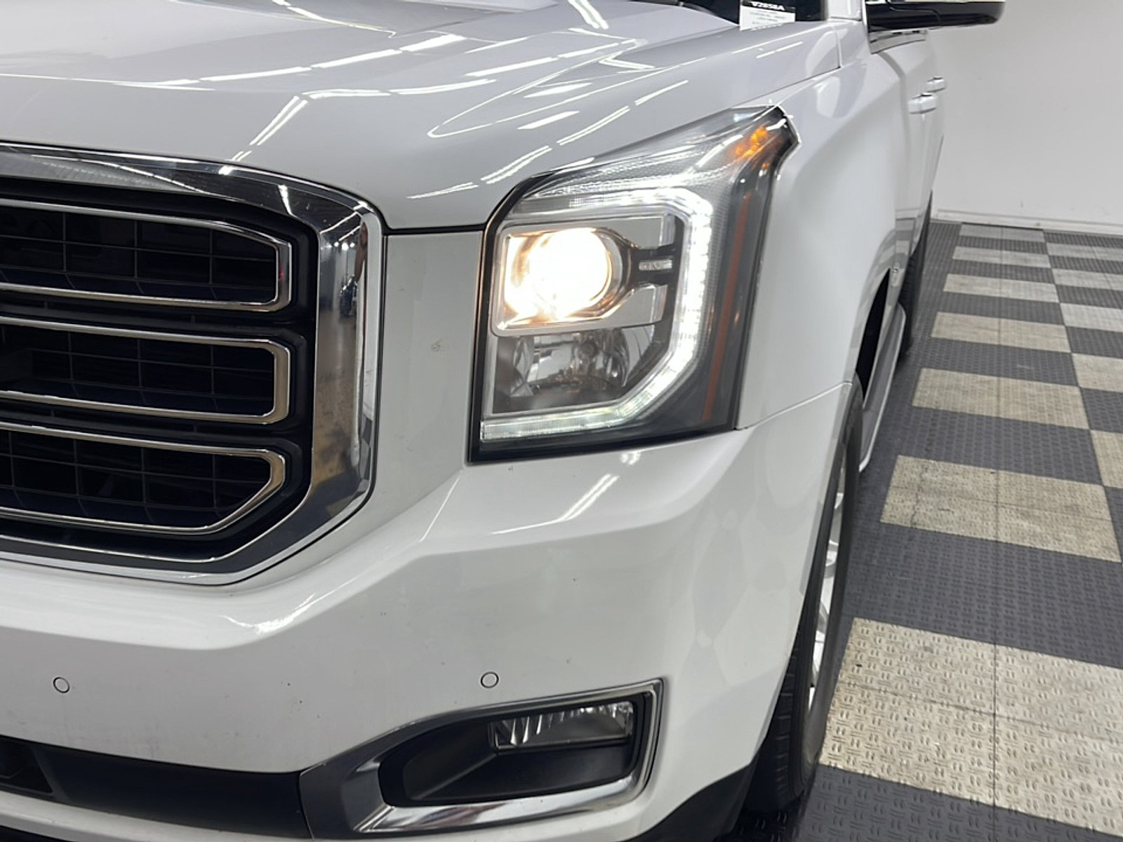 Used 2020 GMC Yukon XL SLT w/ Open Road Package AWD/4WD image 27
