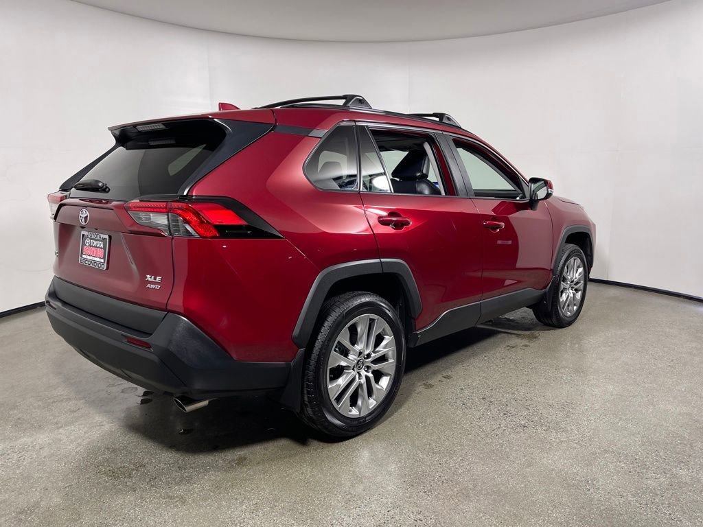 Used 2023 Toyota RAV4 XLE Premium image 3