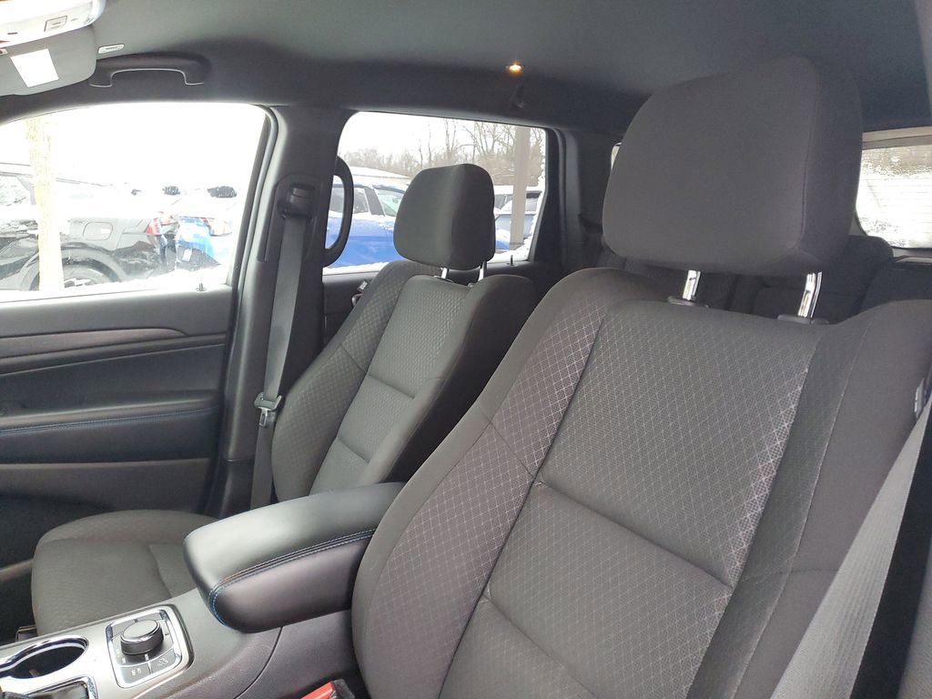 Used 2018 Jeep Grand Cherokee Laredo image 11