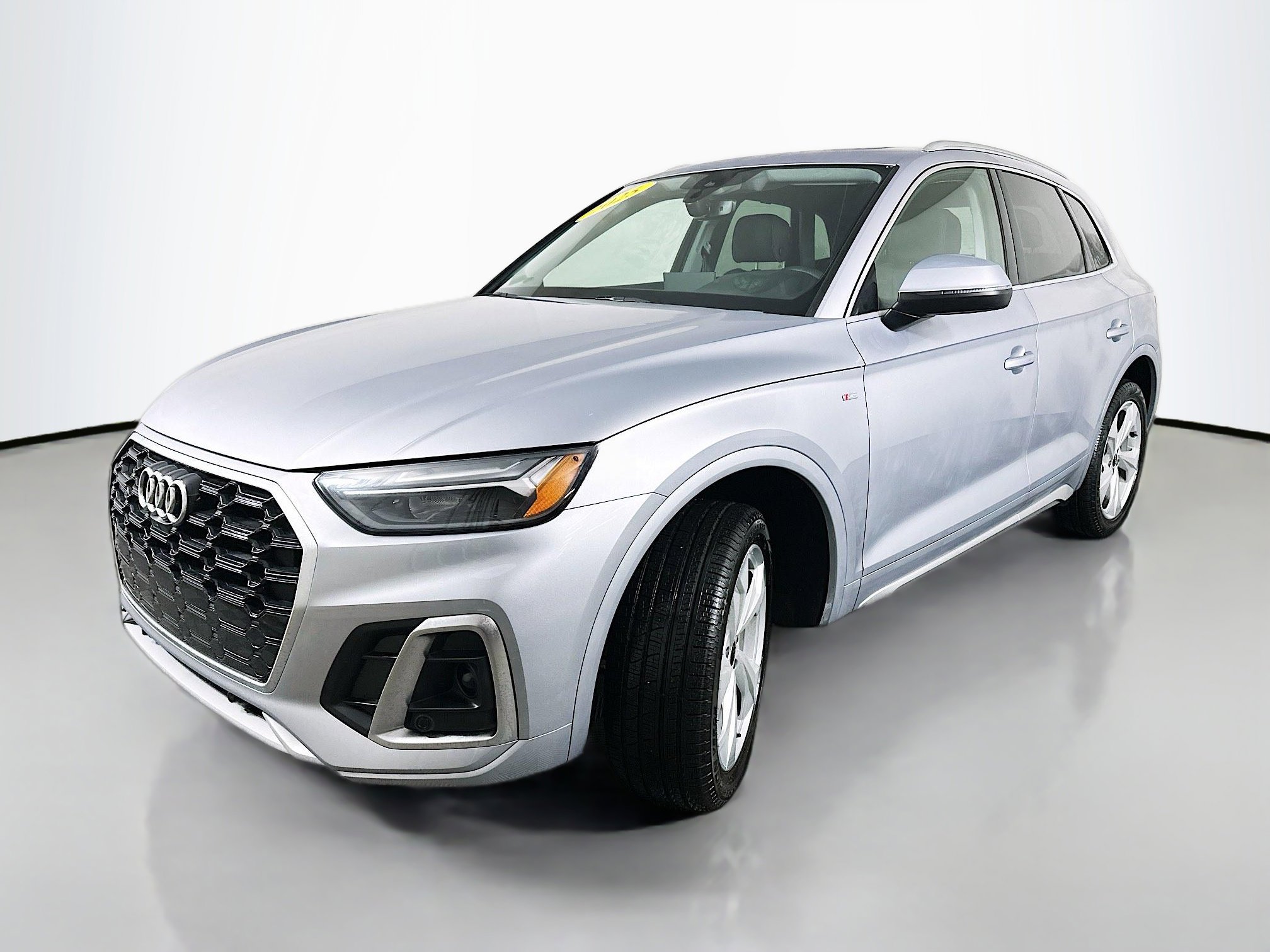 Certified 2025 Audi Q5 2.0T Premium Plus w/ Premium Plus Package image 3