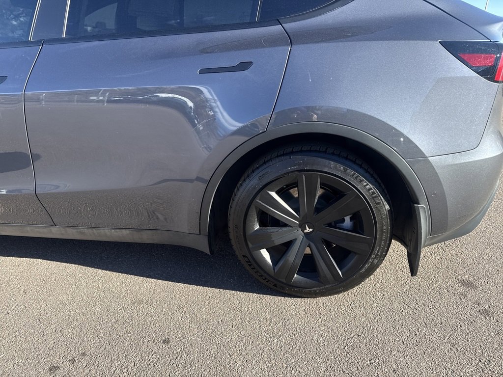 Used 2022 Tesla Model Y Long Range image 28